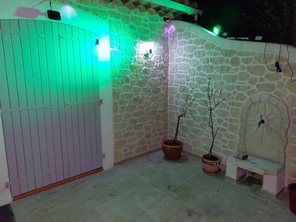 Suite 30 M2 Ideale Pour 2 Personnes Flassans-sur-Issole Exterior photo
